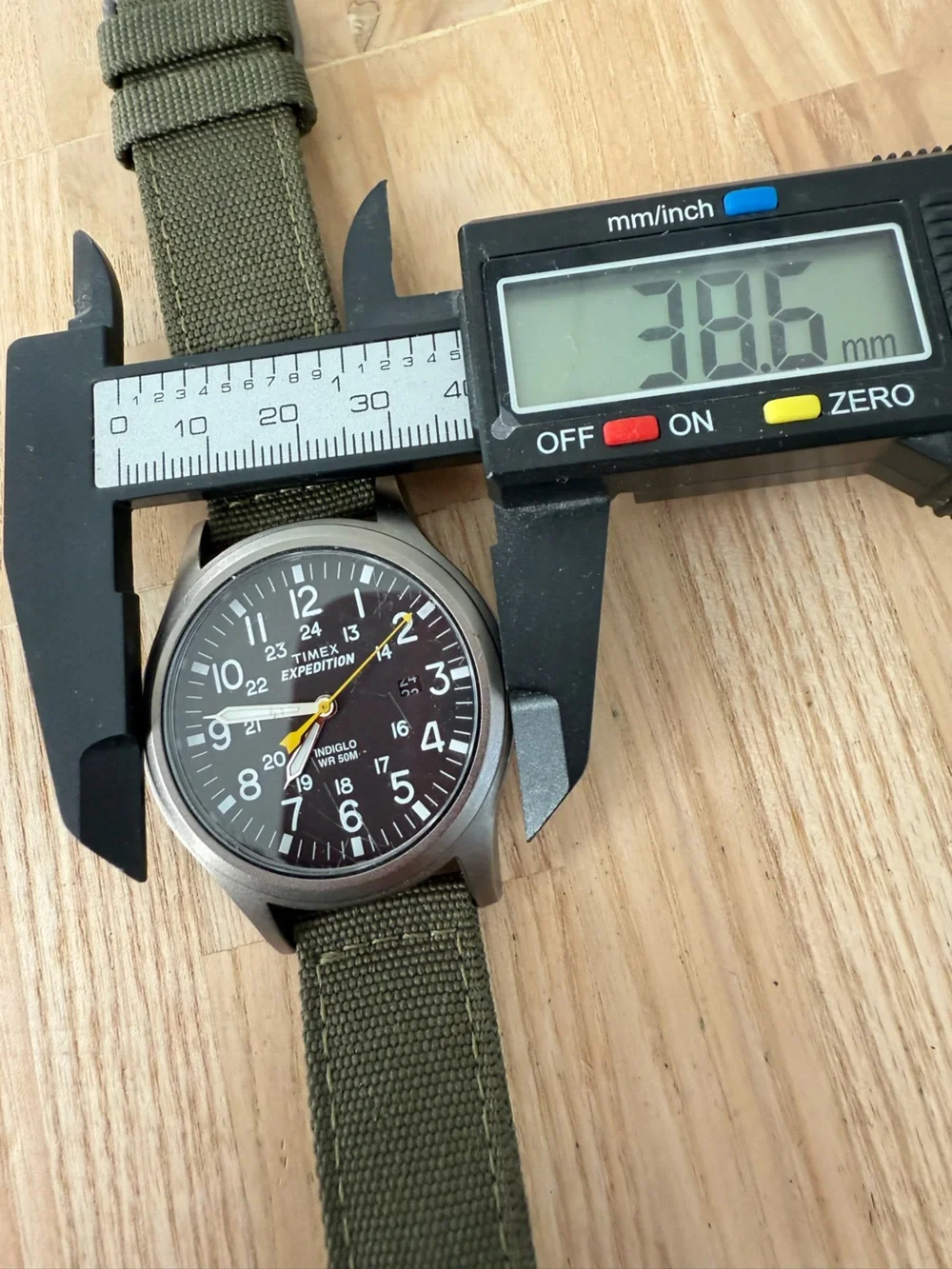 Timex Expedition mens black dial green canvas strap watch NEW BATTERY